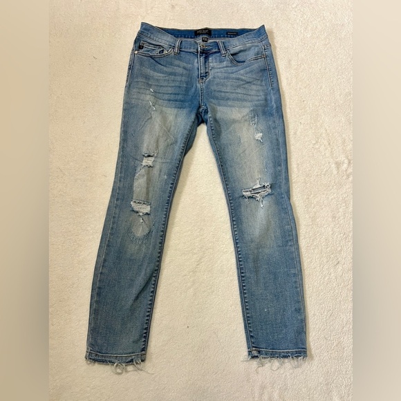 Judy Blue Light Wash Skinny Fit Distressed Jean - 11/30 - Picture 2 of 14